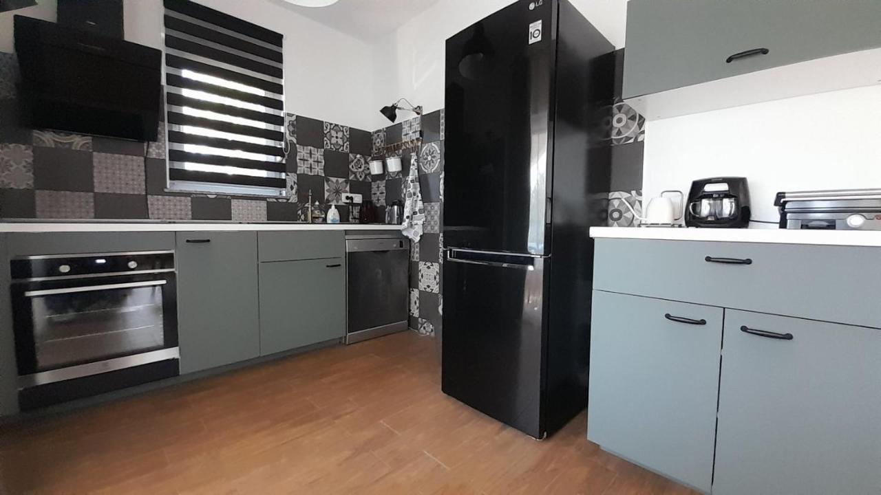 Apartments & Room Danijel Pinezići Esterno foto